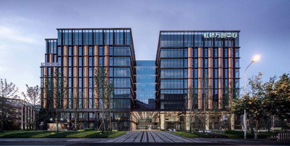 47-Shanghai-Hongqiao-Wanchuang-Center_Shenzhen-Huahui-Design-960x486
